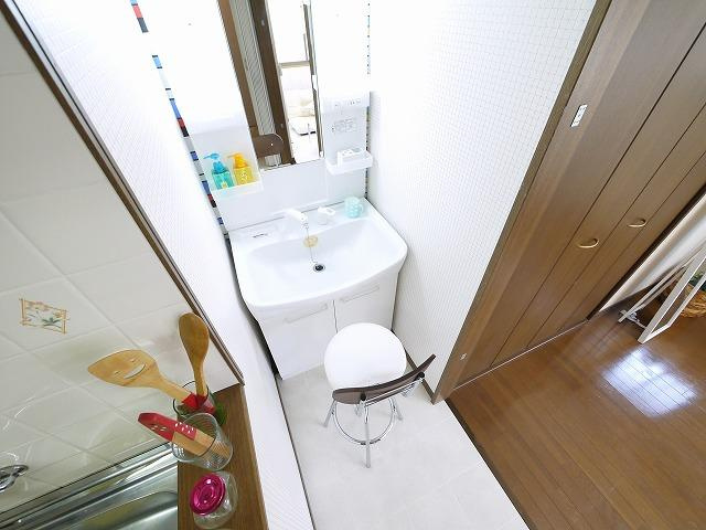 桜館の独立洗面台|朝の身支度には欠かせない独立洗面化粧台