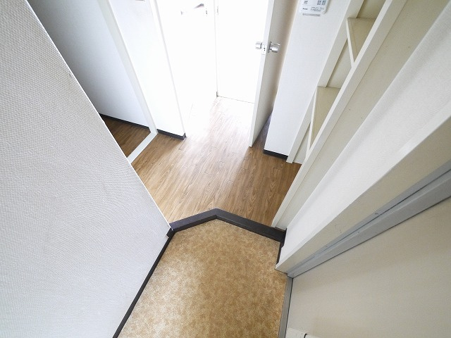 サンハイツ新大宮の玄関|ゆったりとした玄関です