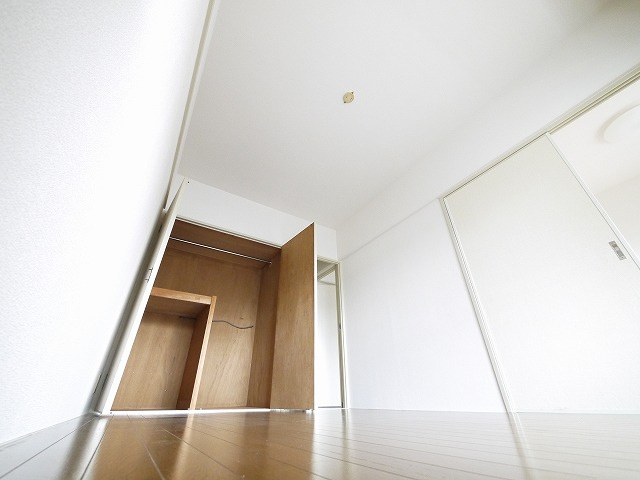 サンハイツ新大宮の洋室|コンパクトで使いやすい洋室です