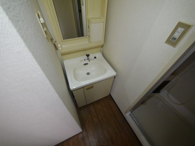 サンハイツ新大宮の洗面所|忙しい朝には欠かせない洗面所です
