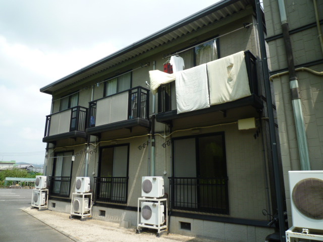 岡山市北区大内田のアパートの外観