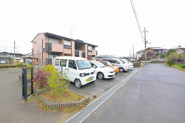 ラ・ショコラの駐車場|車をお持ちの方にも安心です。