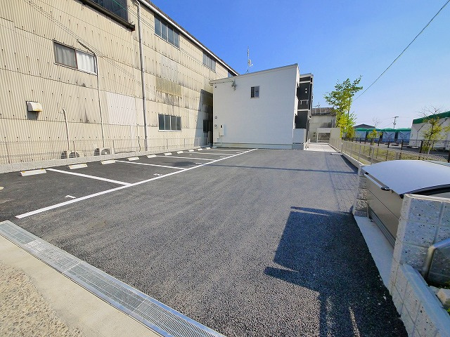 メゾンドココの駐車場|駐車場があるので、車を買う予定の方も安心です