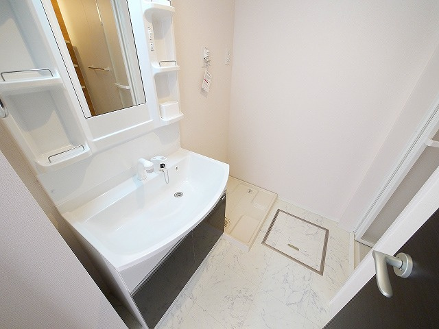 メゾンドココの洗面所|使いやすい独立洗面台です