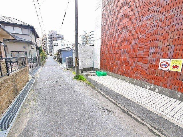梛のその他共用部分|建物横にスペースあり