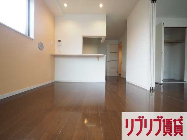 カーサメイプル千葉中央の居間・リビング