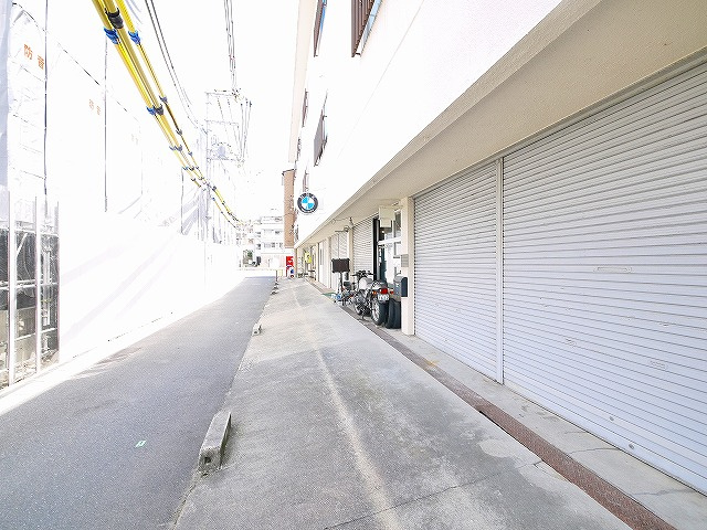 東生駒マンション貸店舗のロビー