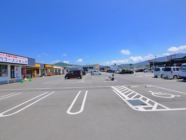 桜井北店舗の駐車場