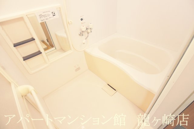 クリスタルハイツの浴室|シャワー