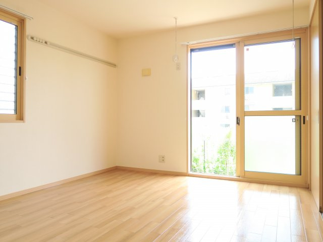 セジュール梨香の洋室