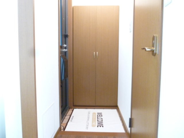 パレス・ザ・グリーンBの玄関