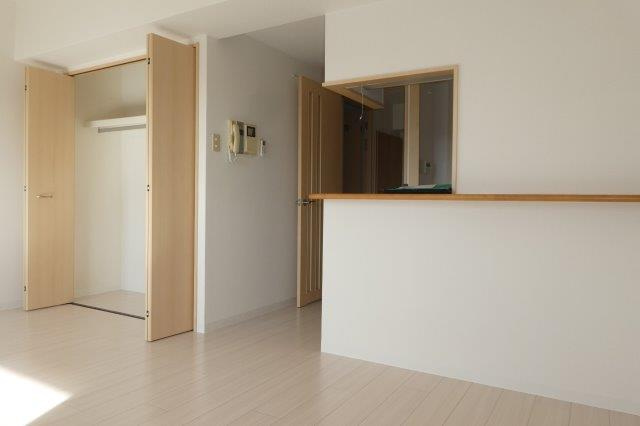 サンパレス幸町のキッチン|キッチン上収納