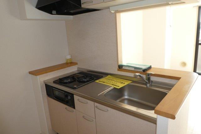 サンパレス幸町のキッチン|2口ガスコンロ付きシステムキッチン