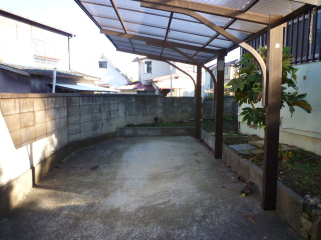 長島邸の駐車場