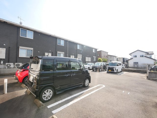 レジデンス城山台の駐車場|駐車場があるので、車を買う予定の方も安心です