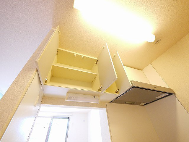 ハニー・コナのキッチン|こまごまとしたものを収納できそうですね