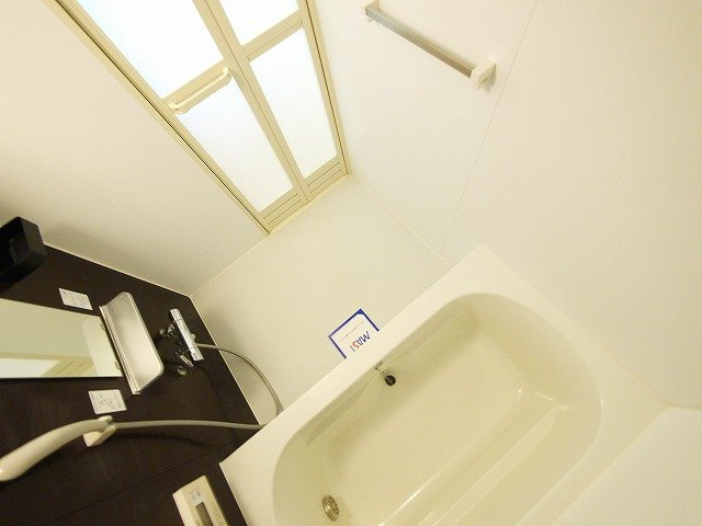 ハニー・コナの浴室|落ち着いた空間のお風呂です