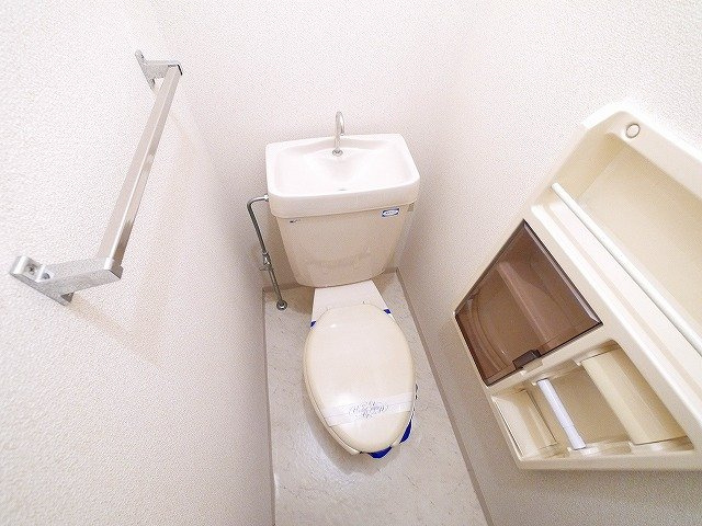 ルミエール四条のトイレ|コンパクトで使いやすいトイレです