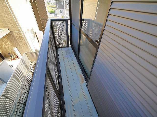 ルミエール四条のバルコニー|暖かな日差しのふりそそぐバルコニー