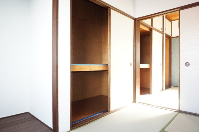 【収納】 | マンション南風 | 東側一面に配置された収納は、あなたの荷物を全てしまい込みます。