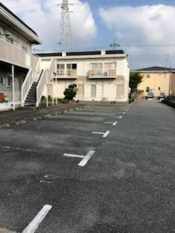 ホワイトハイツの駐車場
