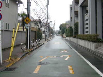 【周辺】 | 東久世邸 | 前面道路　閑静な邸宅街