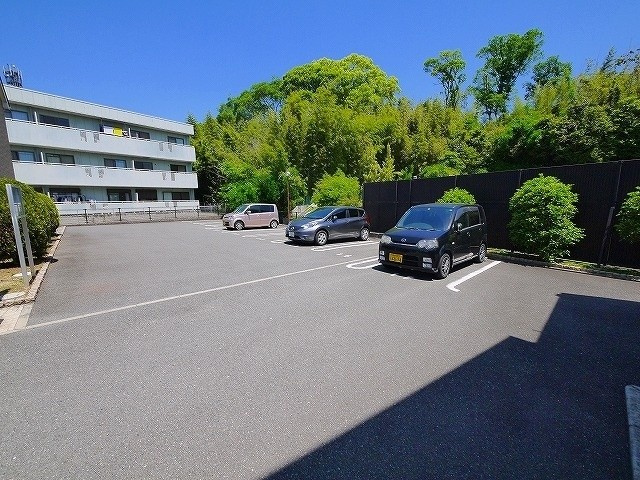 サンモール Fの駐車場|駐車場です