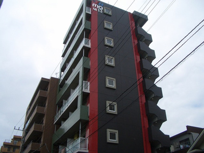 【外観】 | ミリアビタ１３ | ミリアビタ１３　赤いラインが印象的な外観　鉄筋コンクリート造9階建て