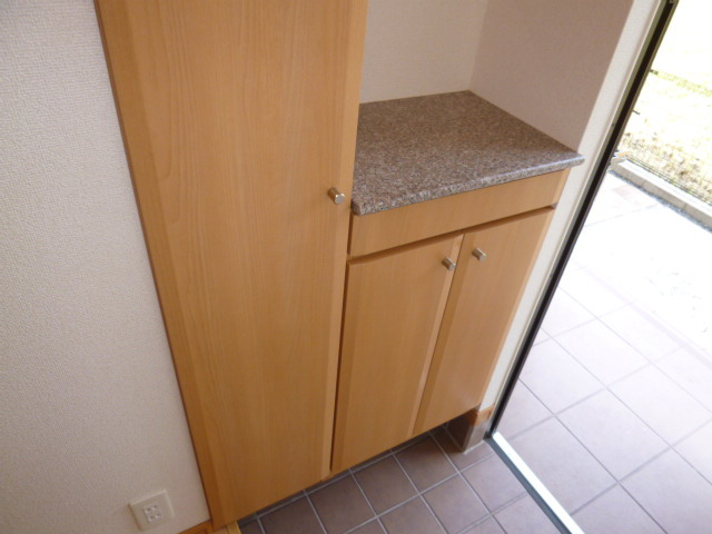 倉敷市福田町古新田のアパートの玄関|シューズボックス