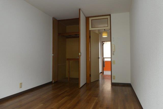 エステート中庄の洋室