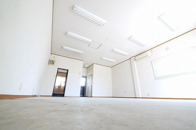 吉本店舗の内装