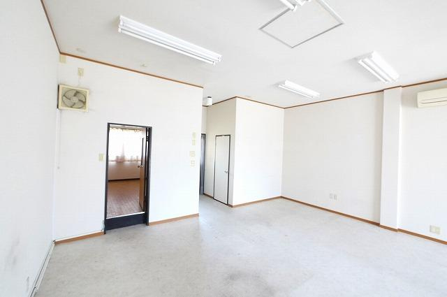 吉本店舗の内装