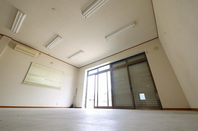 吉本店舗の内装