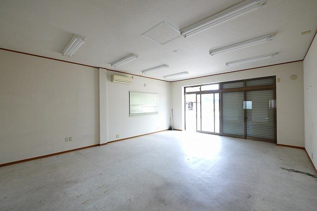 吉本店舗の内装