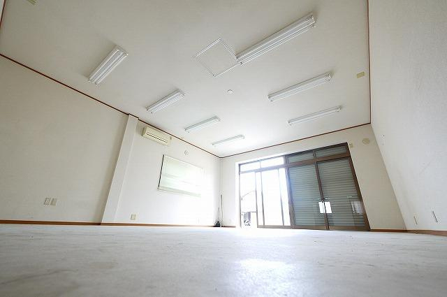 吉本店舗の内装