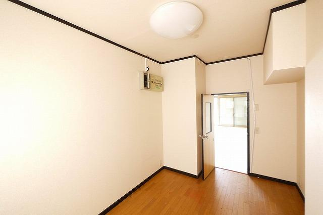 吉本店舗の内装