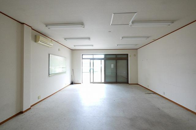 吉本店舗の内装