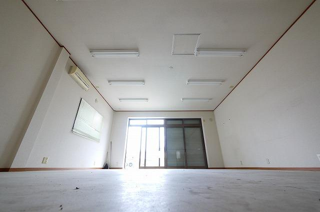 吉本店舗の内装