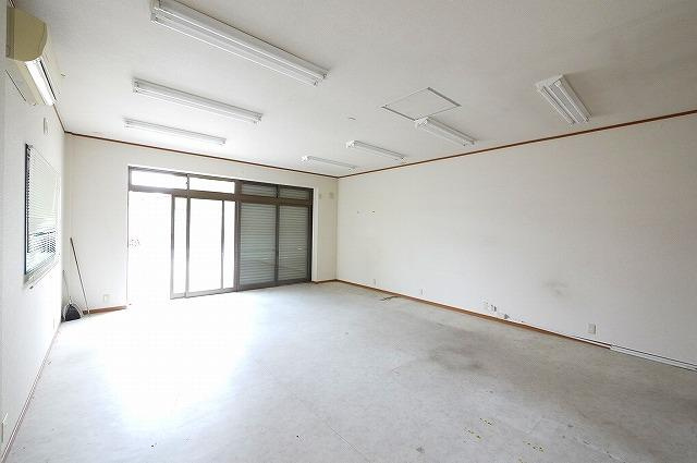 吉本店舗の内装