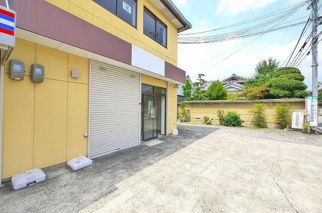 吉本店舗の駐車場