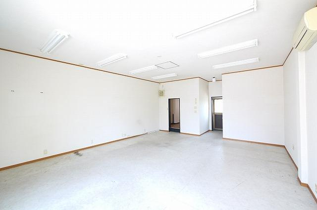 吉本店舗の内装