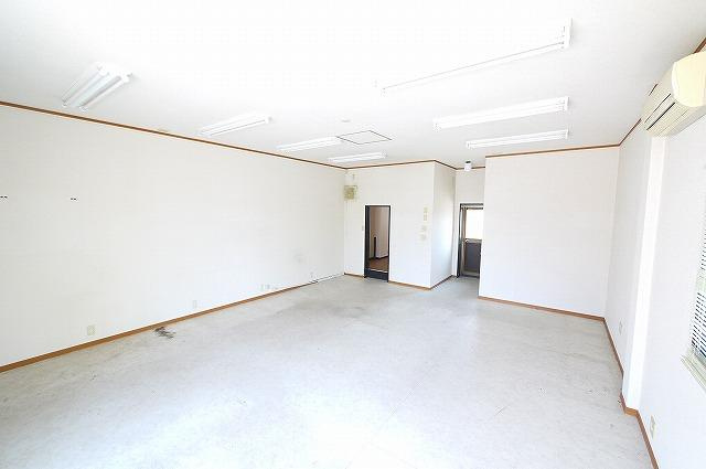 吉本店舗の内装