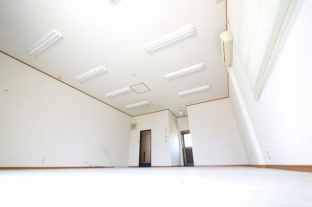 吉本店舗の内装