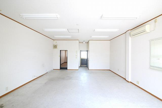 吉本店舗の内装