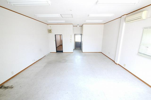 吉本店舗の内装