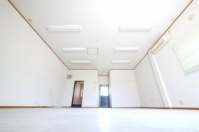 吉本店舗の内装