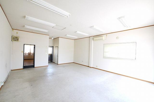 吉本店舗の内装