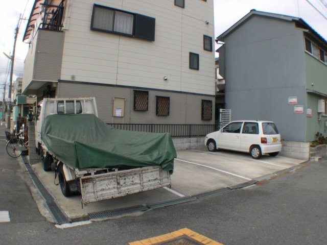 上小阪南光モータープールの外観