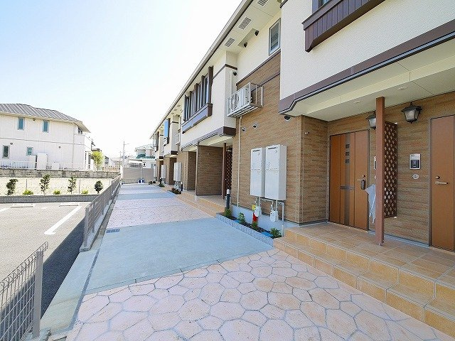 コンフォール州見台７番館のエントランス|落ち着いたエントランスです