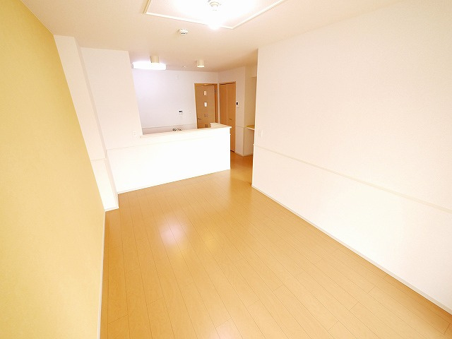 コンフォール州見台７番館の居間・リビング|使いやすい居間です
